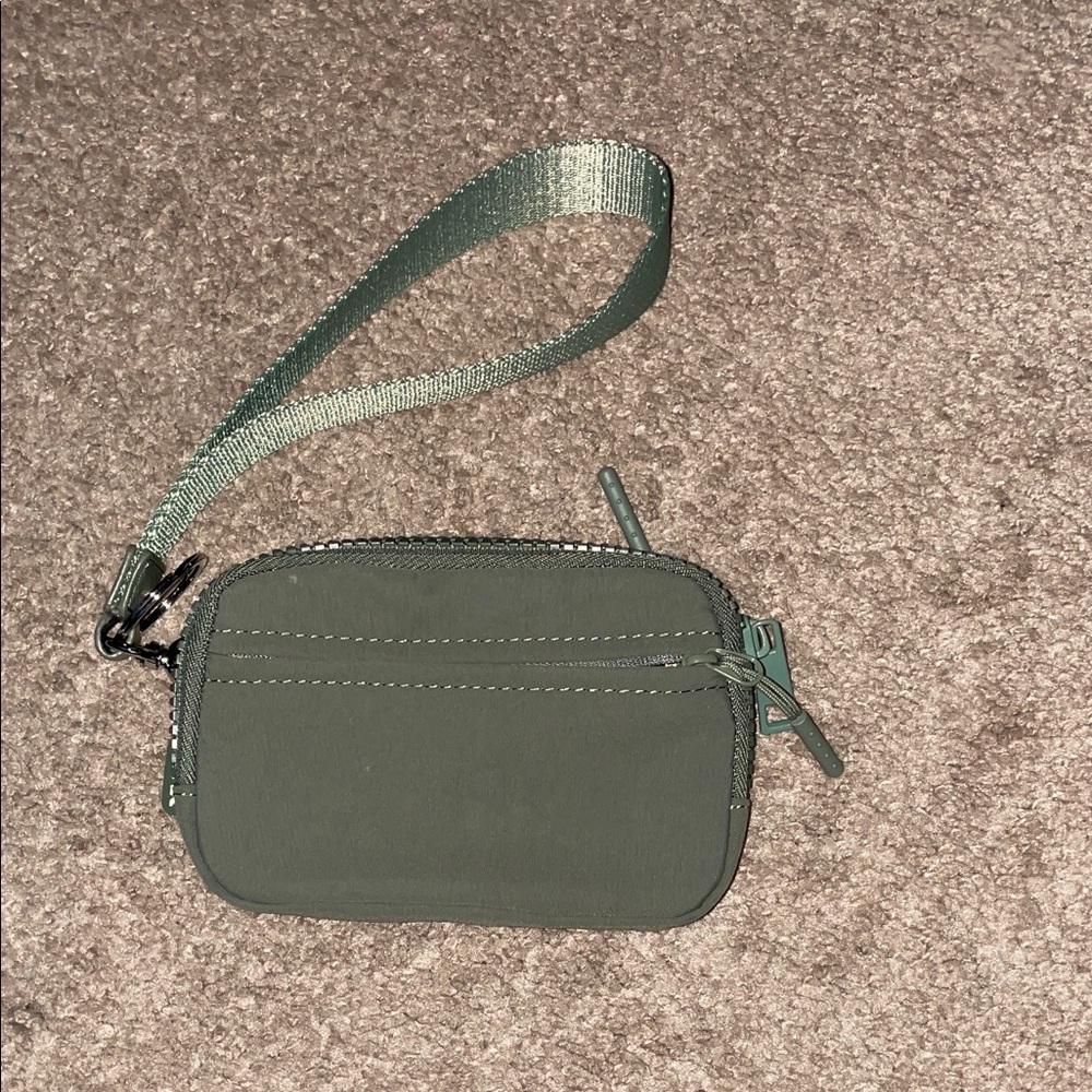 Green Wristlet Wallet Pouch